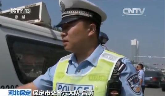 考生走错考场忘带证件 高考日各地交警开启“快送服务”